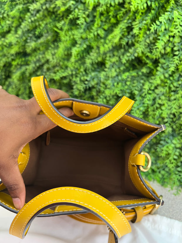 Coach Field Tote 22 Amarela