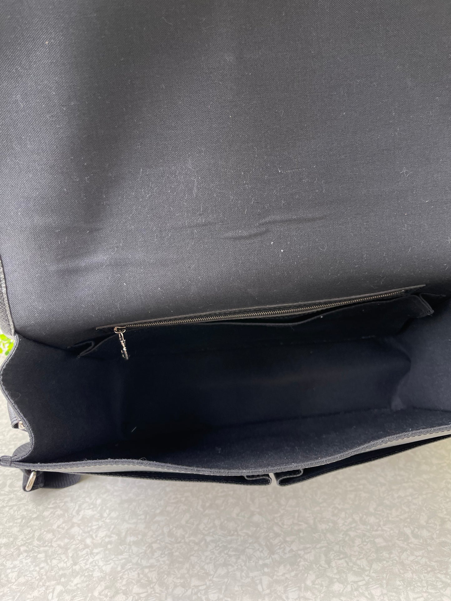 Pasta Louis Vuitton Anton Taiga em Couro Preto