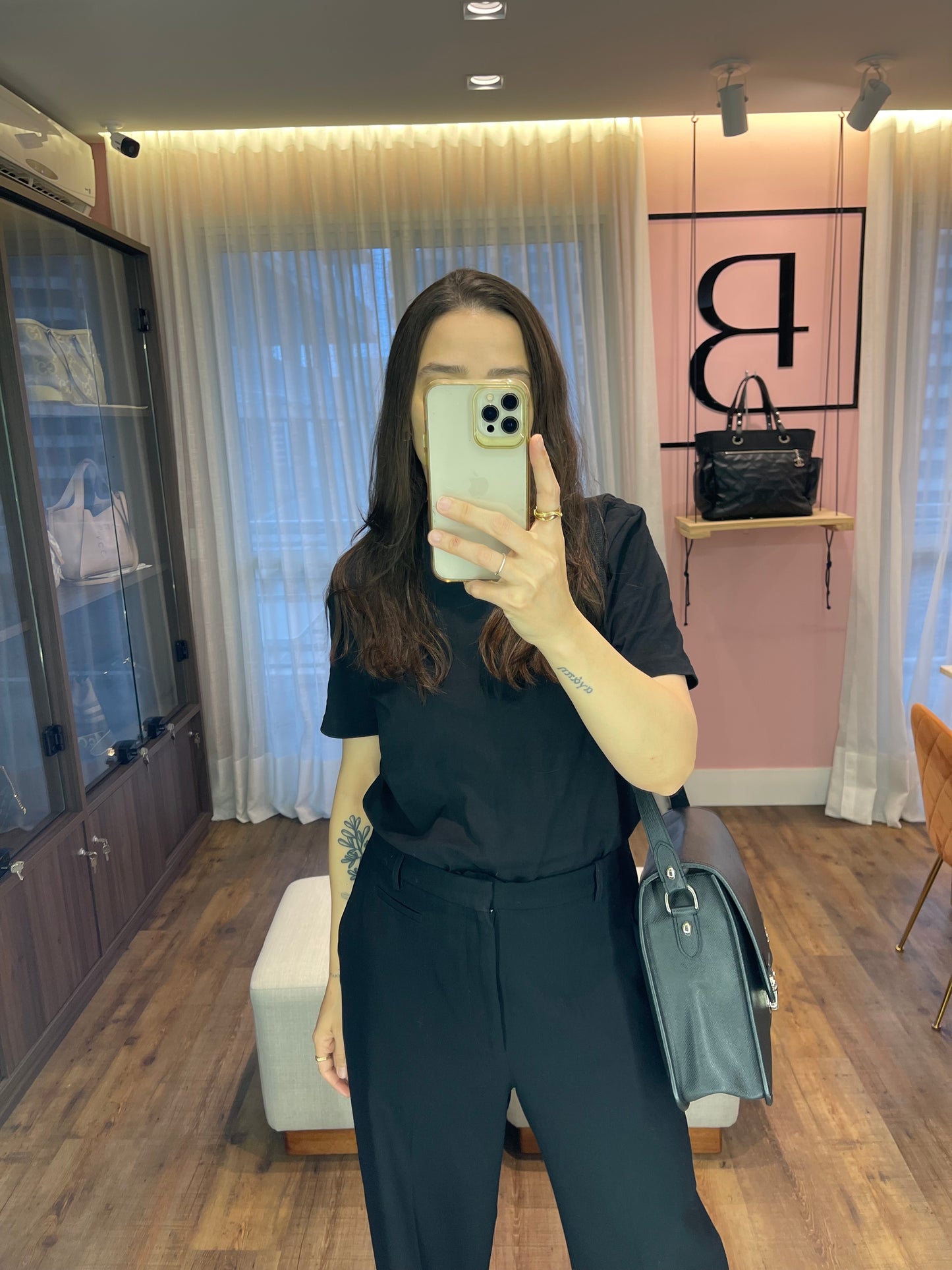 Pasta Louis Vuitton Anton Taiga em Couro Preto