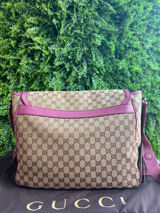 Bolsa Maternidade Gucci Monograma com rosa