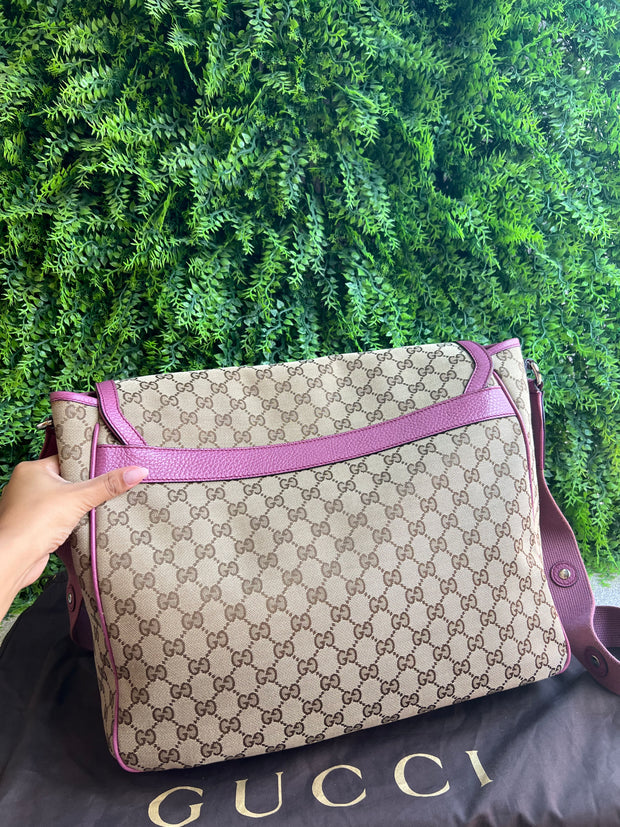 Bolsa Maternidade Gucci Monograma com rosa