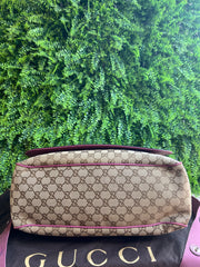 Bolsa Maternidade Gucci Monograma com rosa