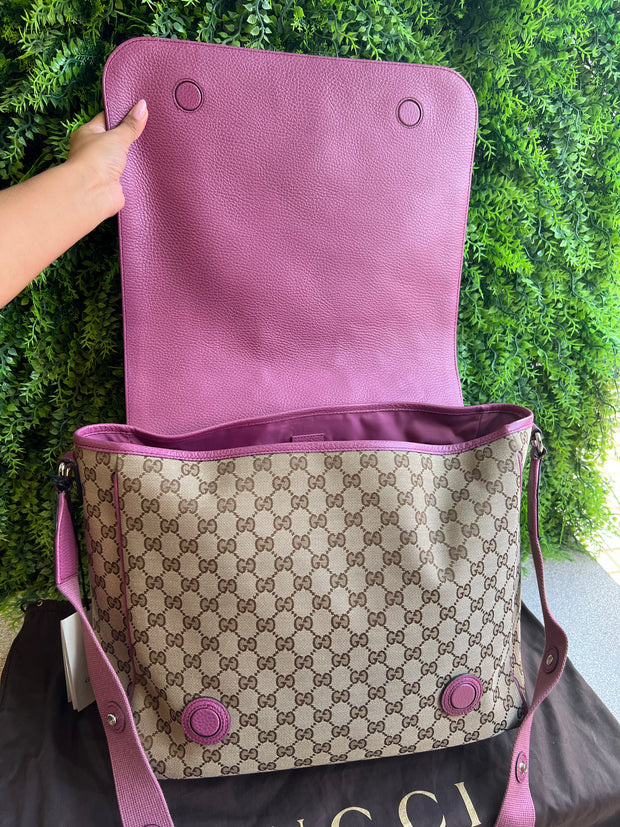 Bolsa Maternidade Gucci Monograma com rosa