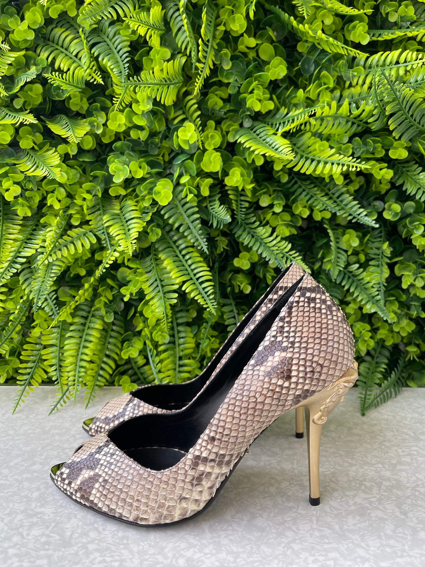 Peep Toe Versace Python