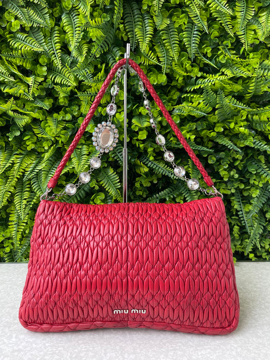 Miu Miu Matelassê Crystal Chain Vermelha