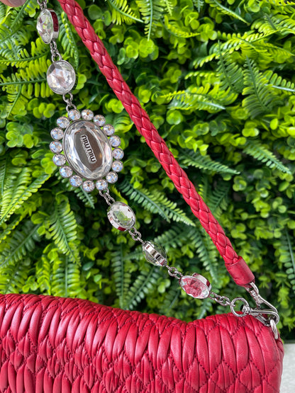 Miu Miu Matelassê Crystal Chain Vermelha