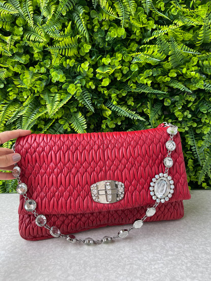Miu Miu Matelassê Crystal Chain Vermelha
