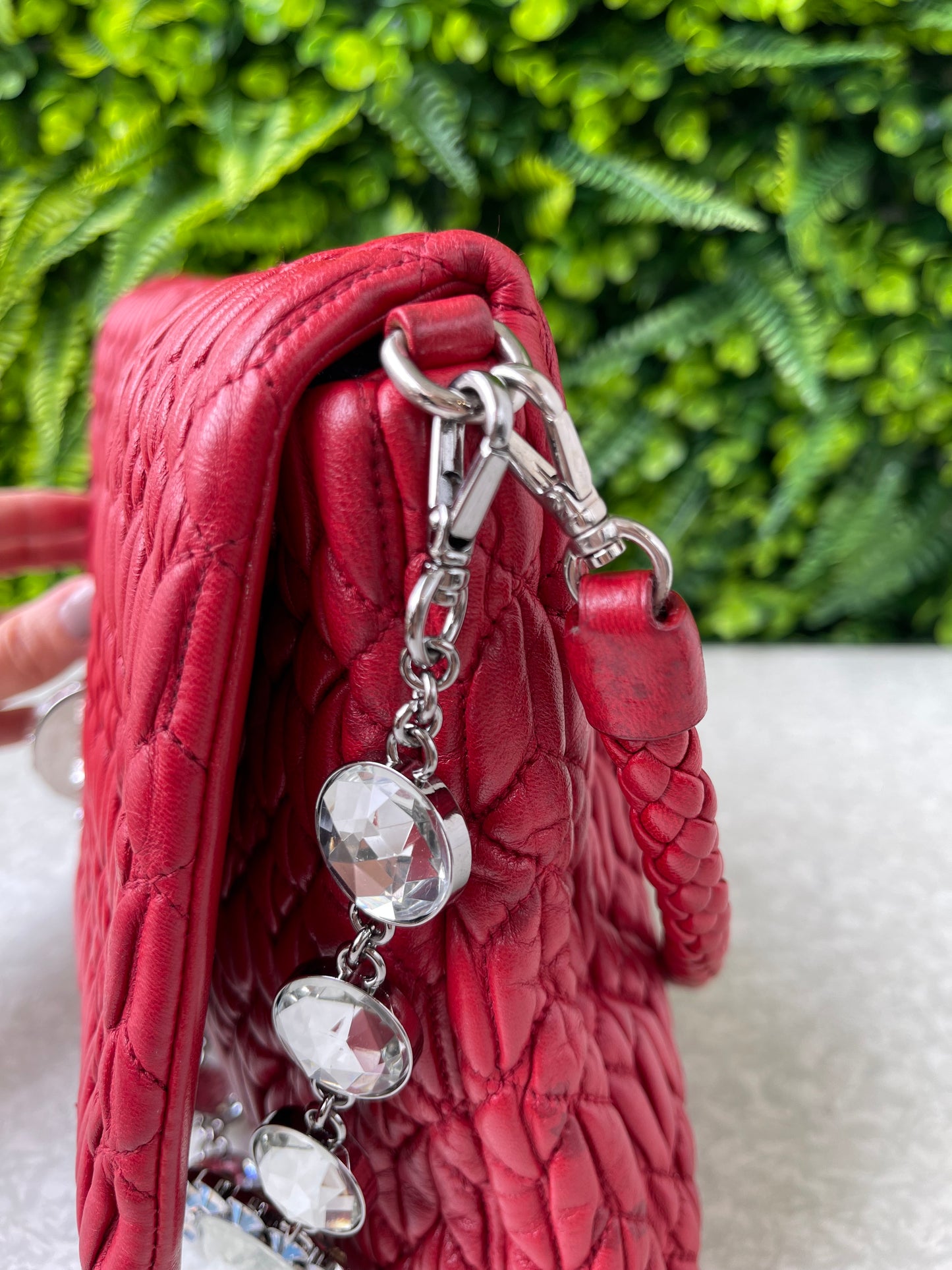 Miu Miu Matelassê Crystal Chain Vermelha