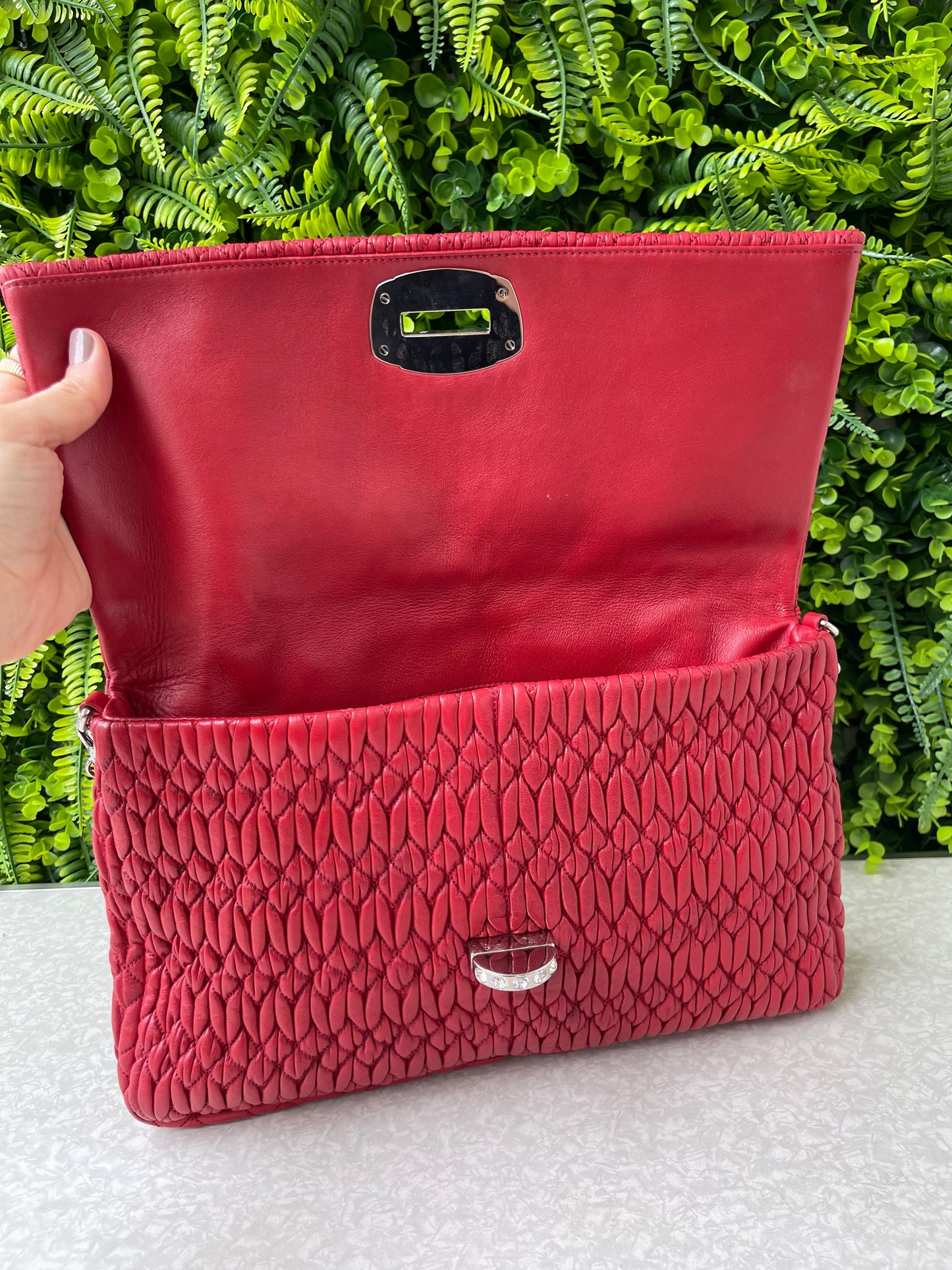 Miu Miu Matelassê Crystal Chain Vermelha