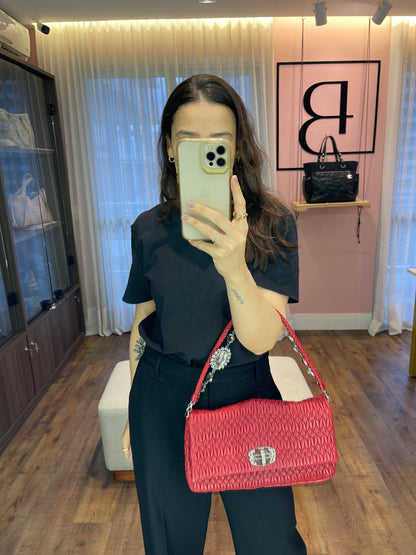 Miu Miu Matelassê Crystal Chain Vermelha