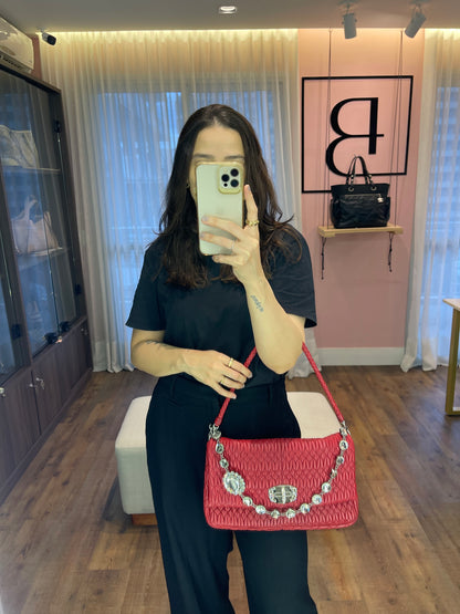 Miu Miu Matelassê Crystal Chain Vermelha