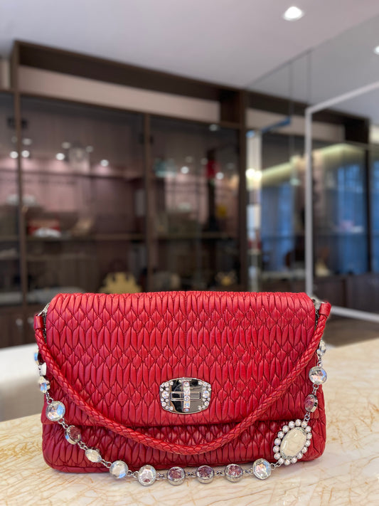 Miu Miu Matelassê Crystal Chain Vermelha