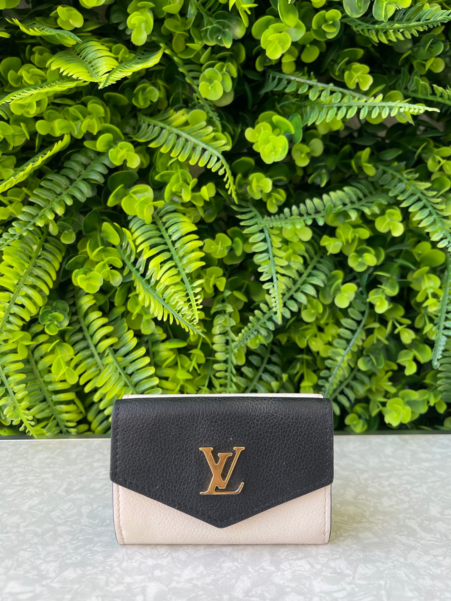 Carteira Louis Vuitton Lock Mini