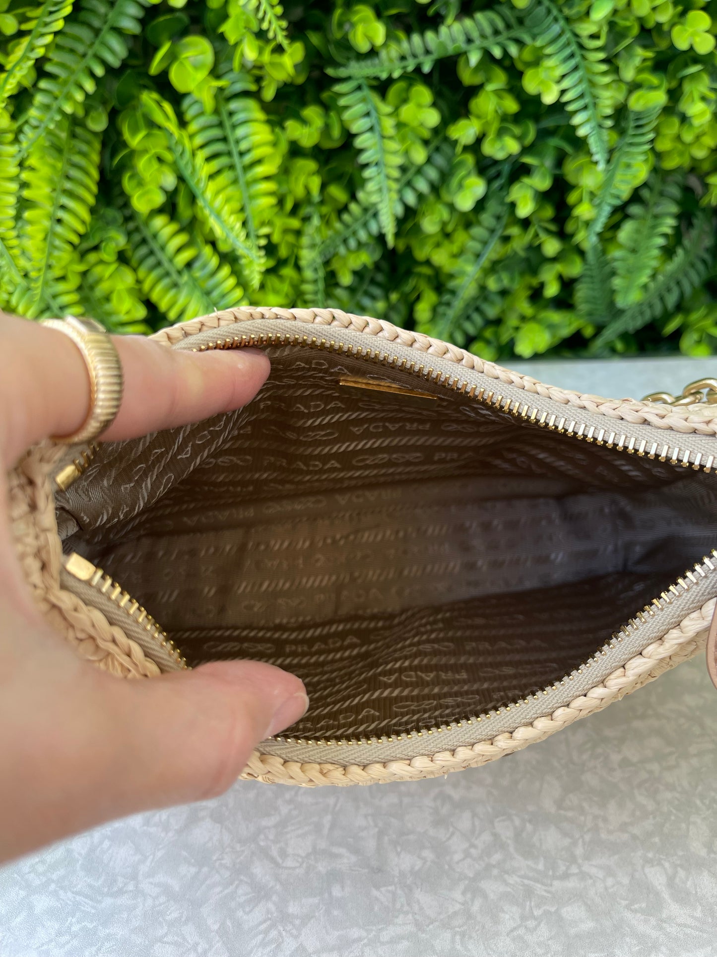 Prada Re-edition 2005 em Raffia