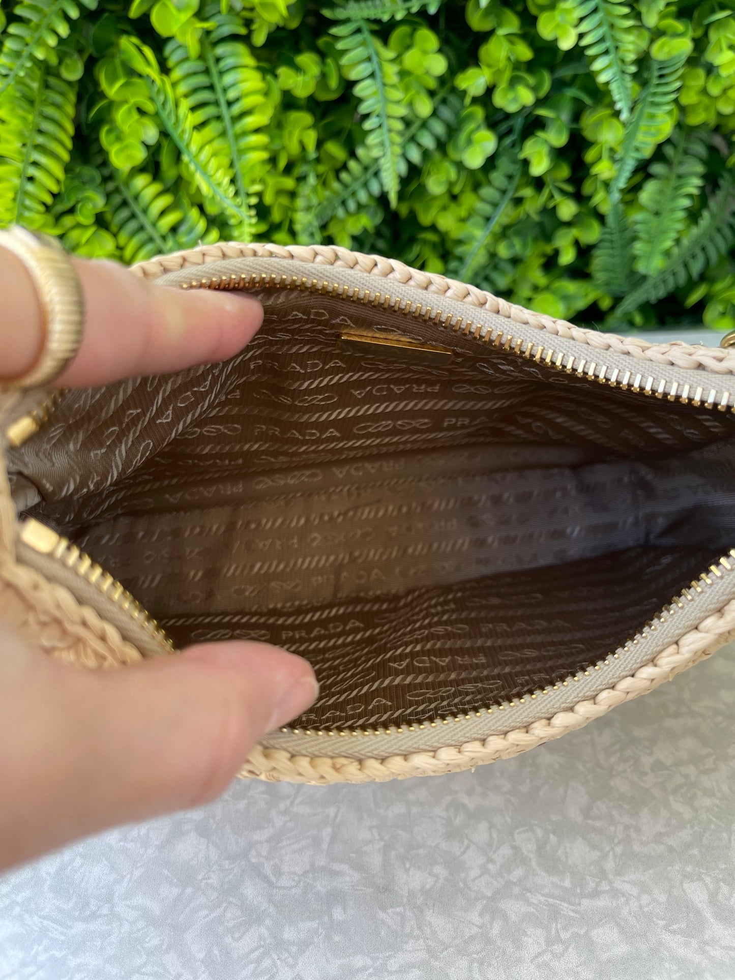 Prada Re-edition 2005 em Raffia