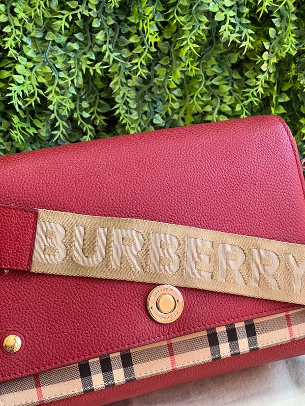 Burberry Note Xadrez Vermelha