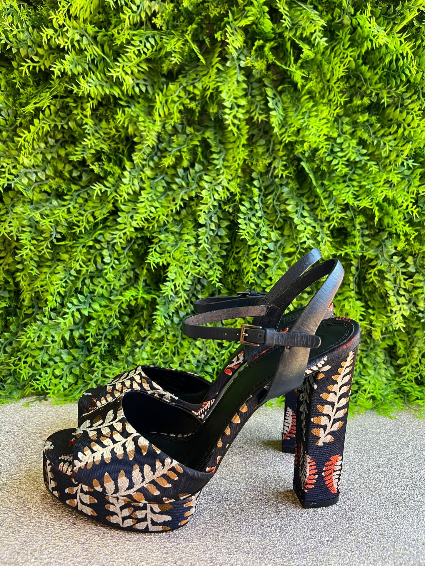 Sandália Tory Burch Estampa Folhas