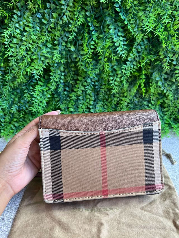 Burberry Hampshire House Check Wallet Marrom