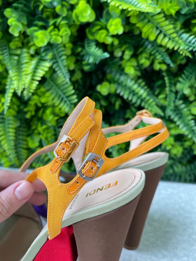 Sandália Fendi Multicolor