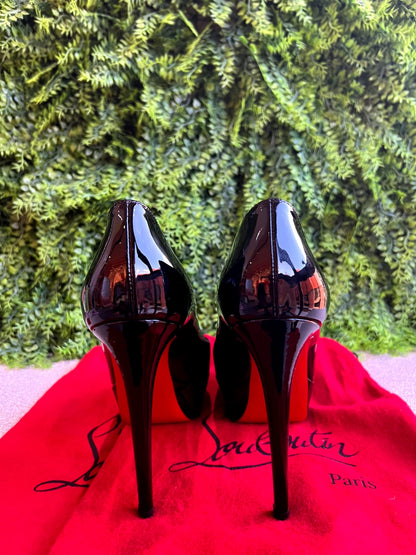 Scarpin Christian Louboutin Verniz Preto