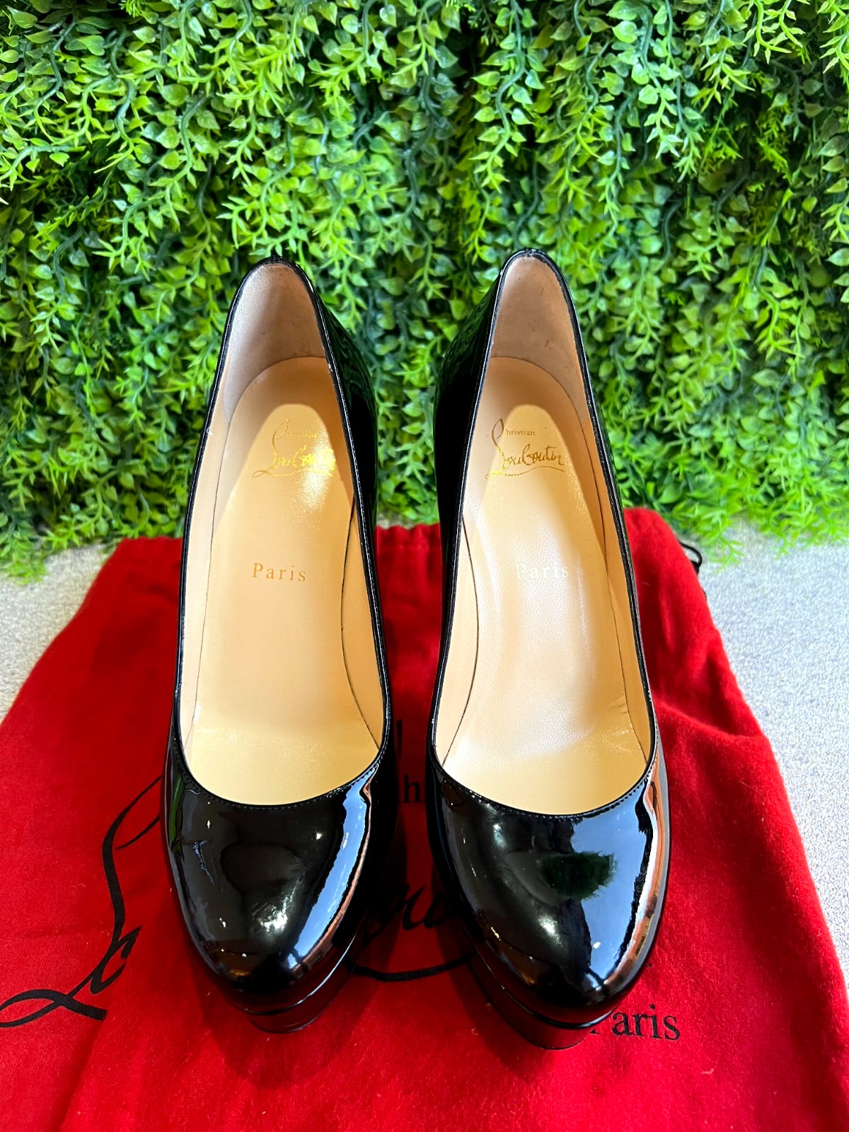 Scarpin Christian Louboutin Verniz Preto