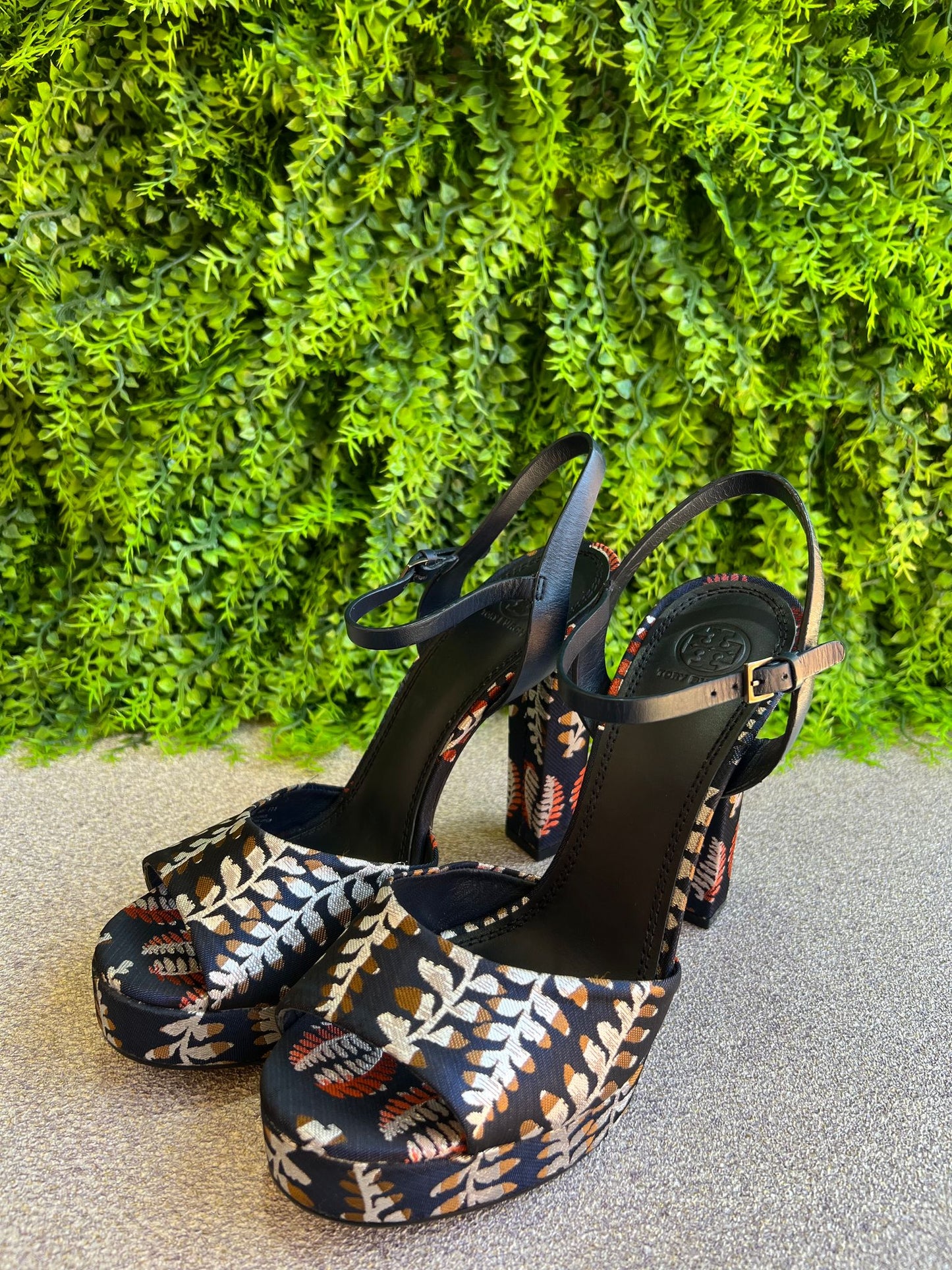 Sandália Tory Burch Estampa Folhas