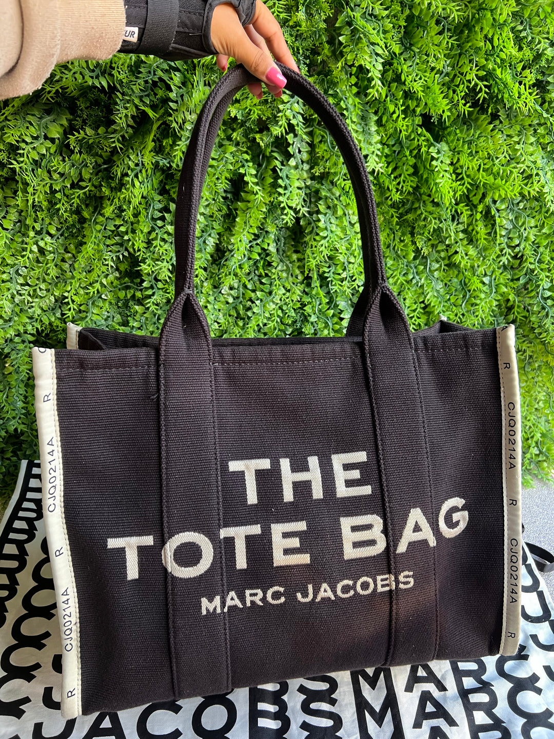 Marc jacobs the tote deals bag