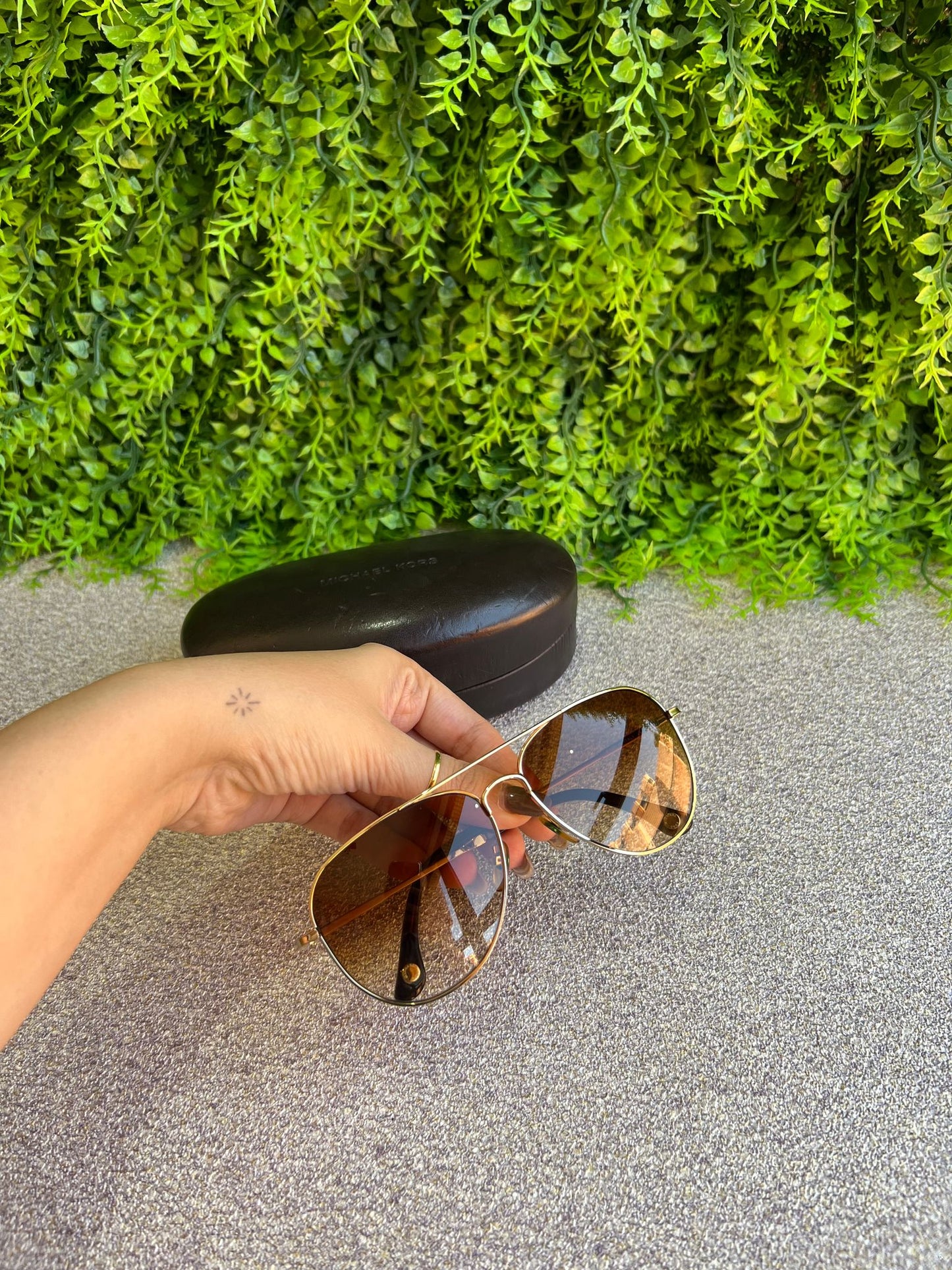 Óculos de Sol Michael Kors Aviador Marrom