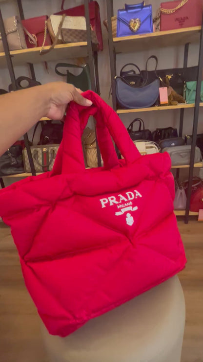 Prada Re-Nylon Padded Vermelha