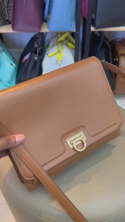 Ferragamo Trifolio Marrom