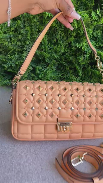 Michael Kors Baguette Spikes Salmão