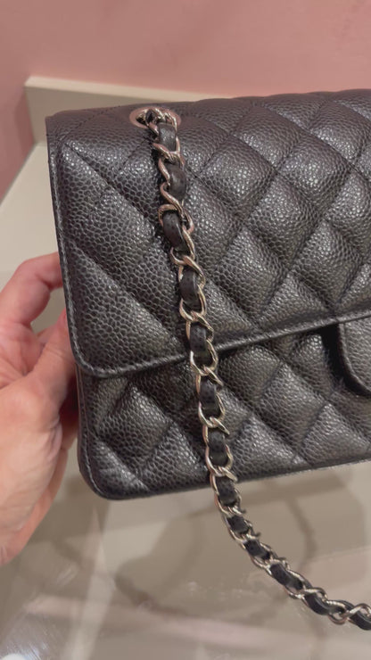 Chanel Classic Double Flap em Couro Caviar Preto