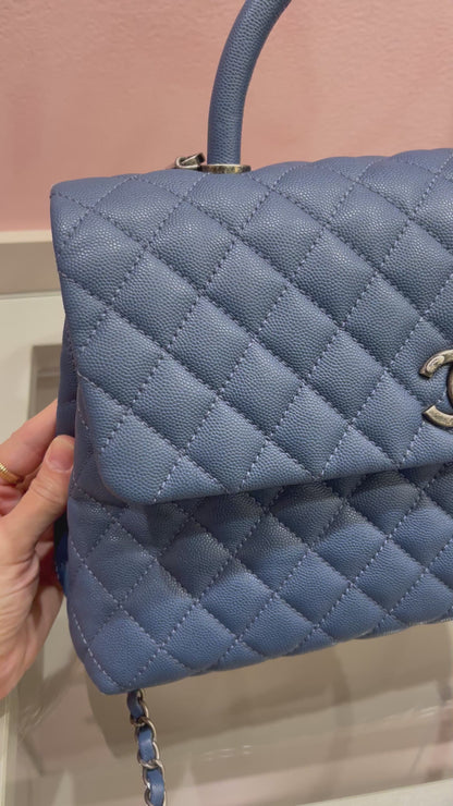 Chanel Coco Top Handle Média em Couro Caviar Azul