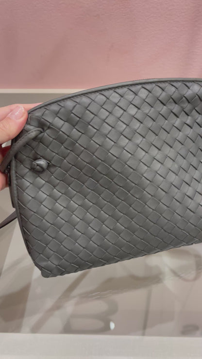 Bottega Veneta Nodini em Couro Intrecciato Cinza