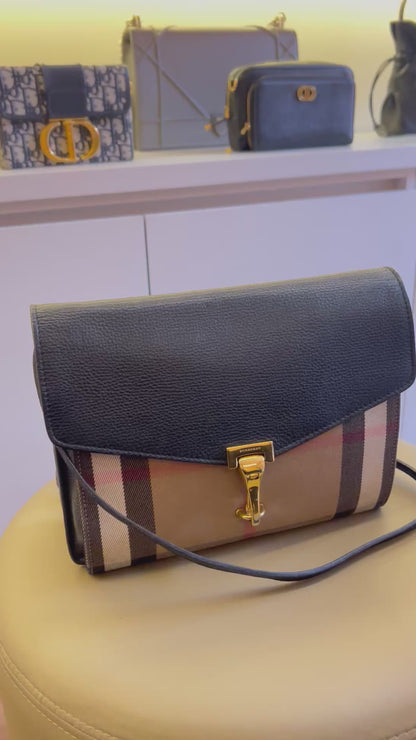 Burberry Macken Check Preta