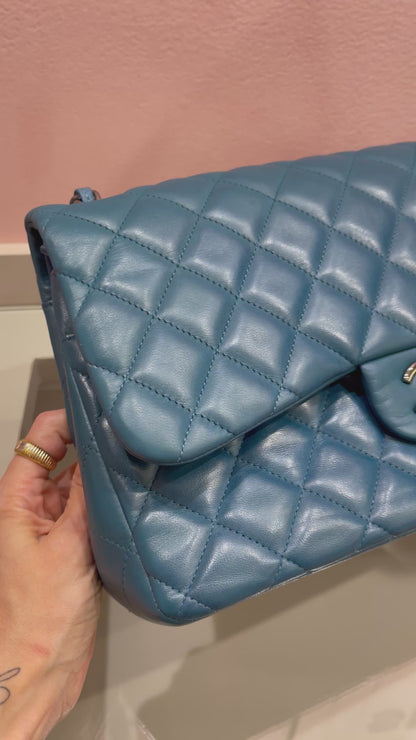 Chanel Classic Double Flap em Couro Lambskin Azul