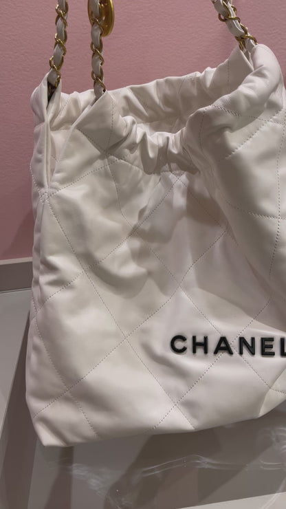 Chanel 22 em Couro Branco