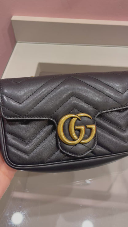 Gucci Mini Marmont em Matelassê Preto