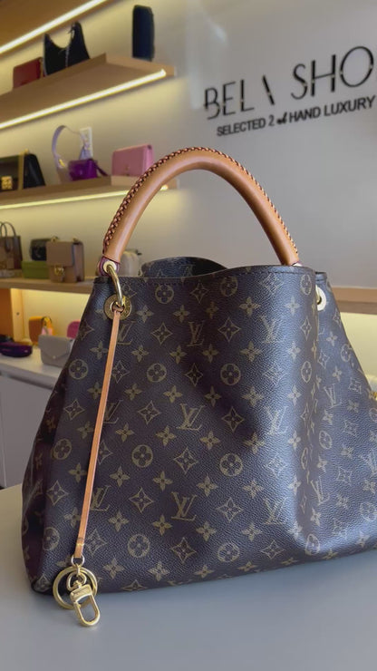 Louis Vuitton Artsy Monograma MM