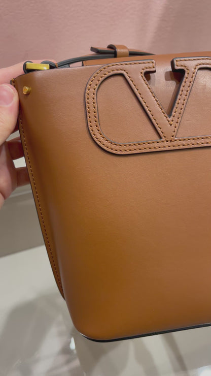Valentino Garavani VLogo Mini em Couro Marrom