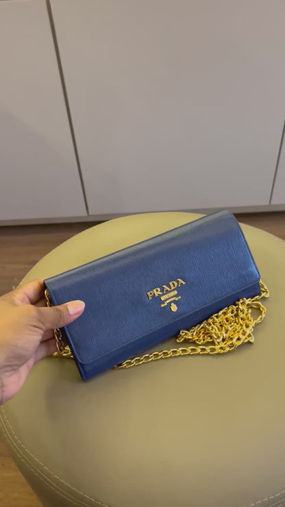 Prada Wallet on Chain Azul