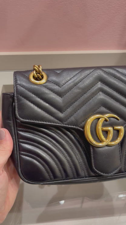 Gucci GG Marmont Small Matelassê Preta