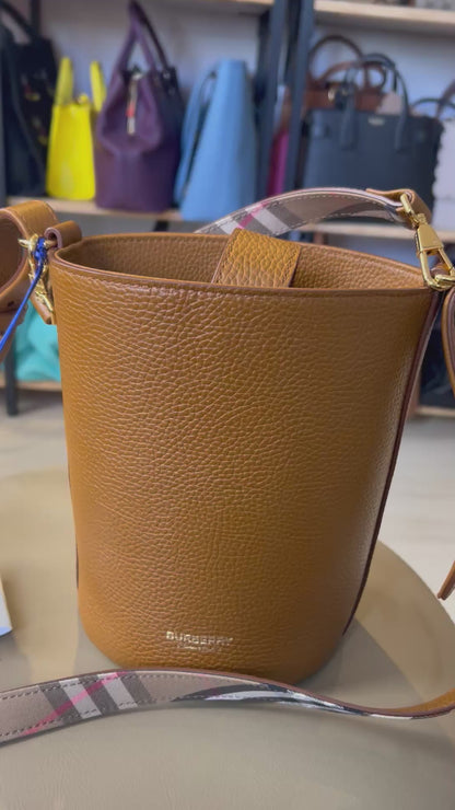 Burberry Lorne Bucket Marrom